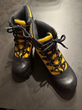 Sporto Women’s Yellow and Black Lace-Up Outdoor Boots